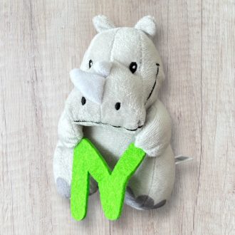 Betűt tartó orrszarvú