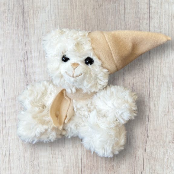 Teddy Bear kismackó sapkában Teddy Bear kismackó sapkában