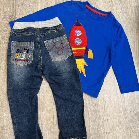 Vagány farmer nadrág, rakétás felsővel