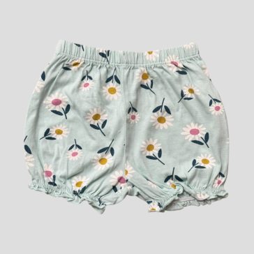 Világoskék, virágos rövidnadrág