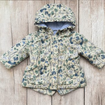 Csinos virágos, pillangós kiskabát