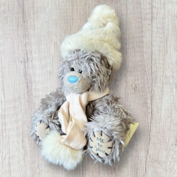 Me to you maci sapkában