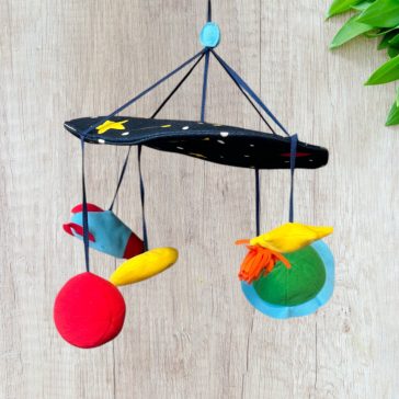 Bolygós babajáték kiságy fölé 