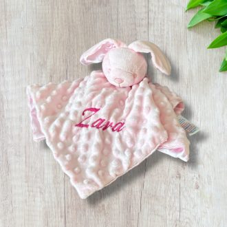 Rózsaszín nyuszis szundikendő 