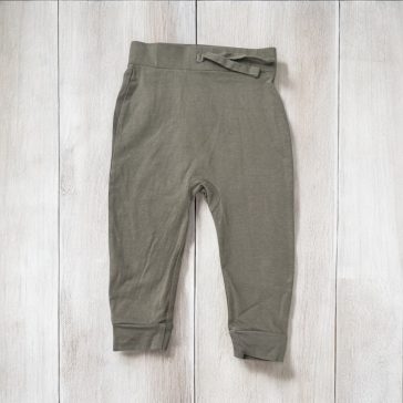 Keki színű legging