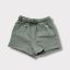 Keki színű rövid nadrág