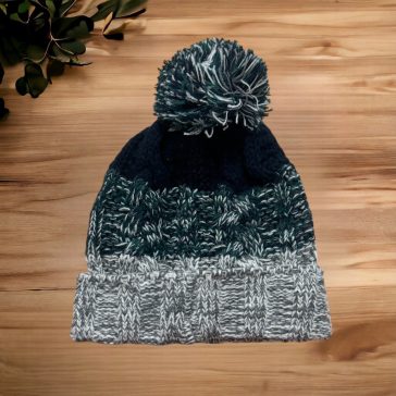 Színes, kötött sapka