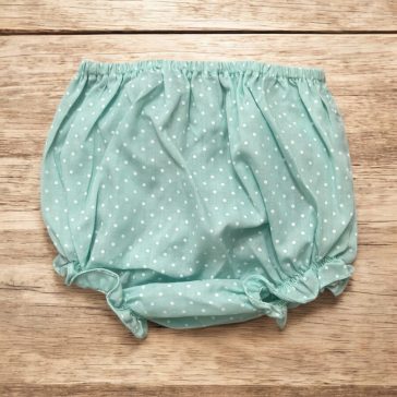 Menta színű, pöttyös pelenka takaró 